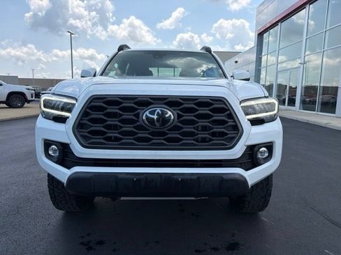 Used 2020 Toyota Tacoma TRD Off-Road AWD/4WD image 2