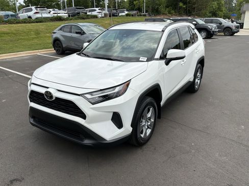 Used 2025 Toyota RAV4 LE AWD/4WD image 5