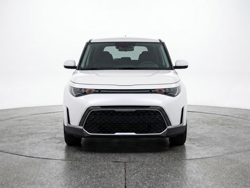 Used 2025 Kia Soul LX w/ LX Technology Package FWD image 2