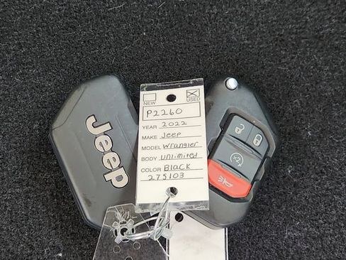 Used 2022 Jeep Wrangler Unlimited Sahara w/ Cold Weather Group AWD/4WD image 34