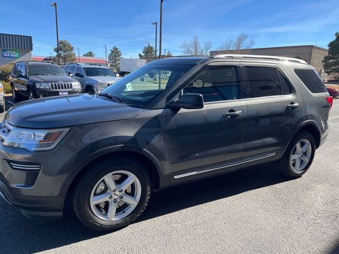 Used 2018 Ford Explorer XLT image 5