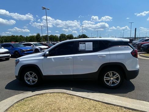 Used 2023 GMC Terrain SLE FWD image 4