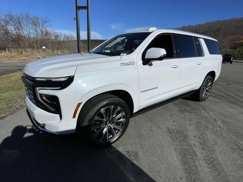 New 2026 Chevrolet Suburban High Country image 3