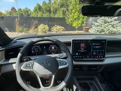 New 2025 Volkswagen Tiguan SE R-Line image 25