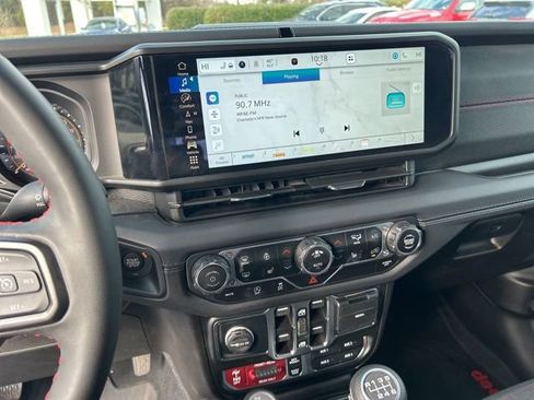 Used 2024 Jeep Gladiator Rubicon w/ Technology Group image 20