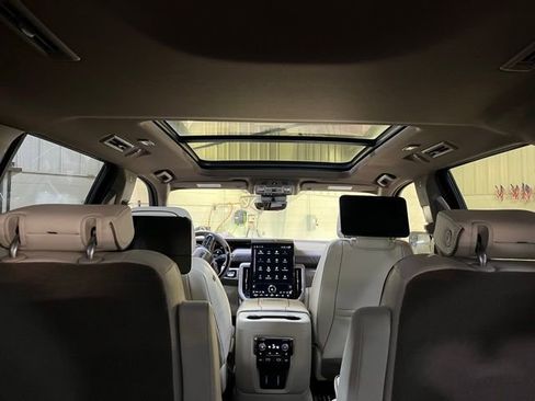 Used 2025 GMC Yukon Denali w/ Denali Reserve Package image 28