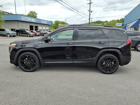 Used 2022 GMC Terrain SLT w/ Elevation Edition AWD/4WD image 2