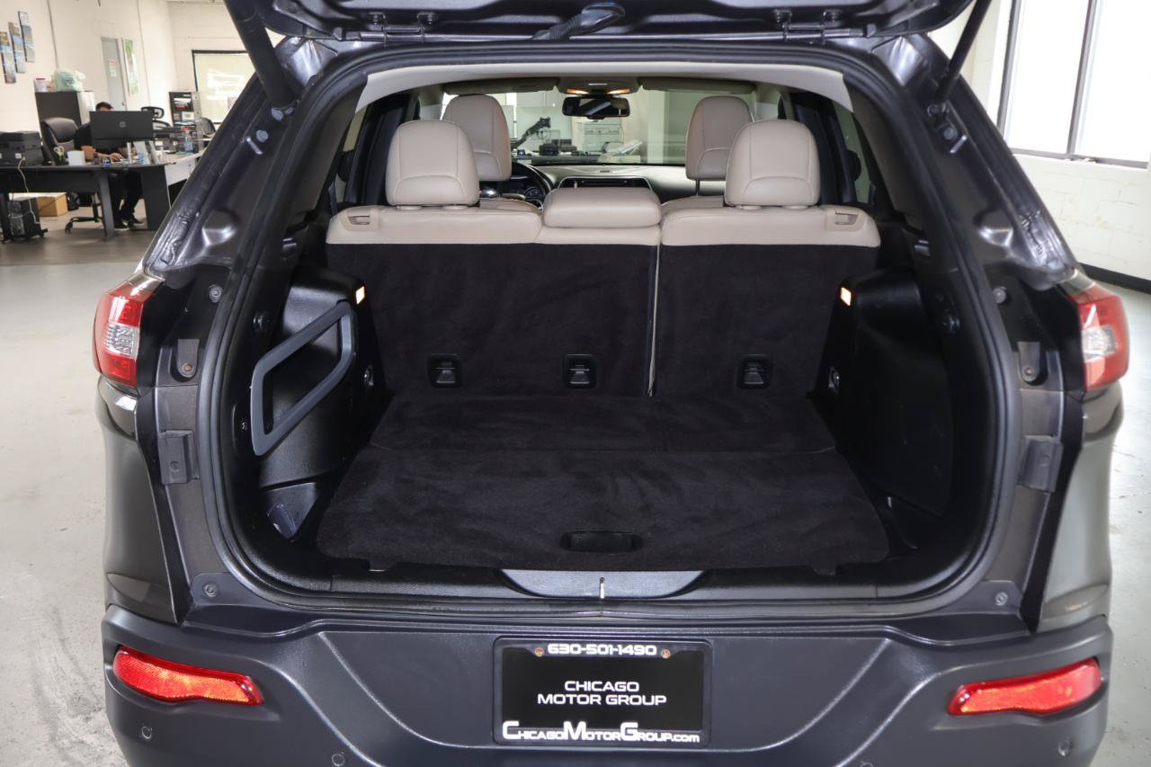 Used 2018 Jeep Cherokee Limited AWD/4WD image 8
