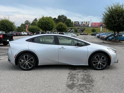 Certified 2024 Toyota Prius XLE FWD image 4