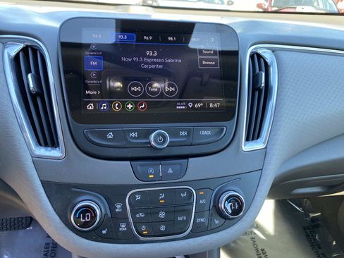 Used 2021 Chevrolet Malibu LT FWD image 11