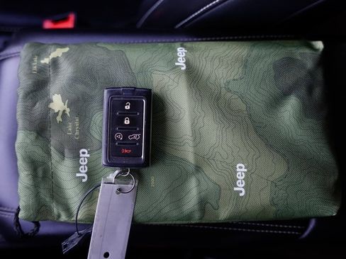 Used 2021 Jeep Grand Cherokee L Limited w/ Luxury Tech Group II image 41