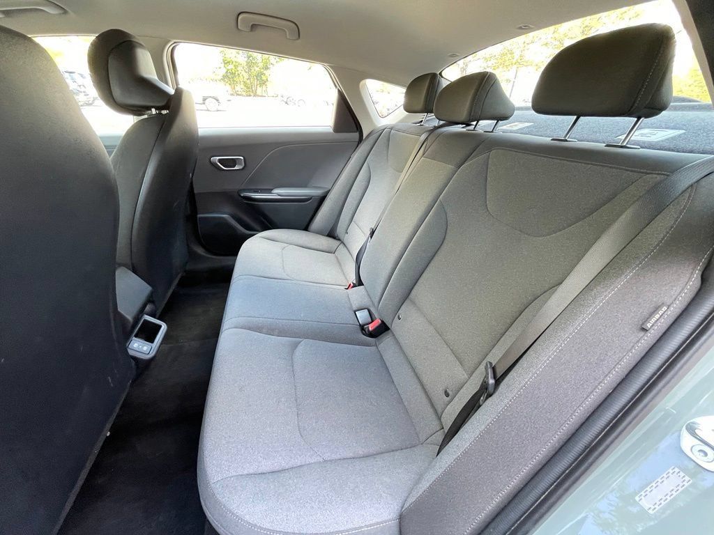 Used 2025 Kia K4 FWD image 25