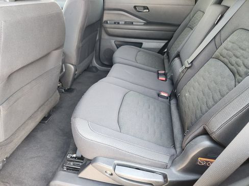 Used 2025 Nissan Pathfinder SV FWD image 29