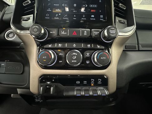 Used 2024 RAM 2500 Laramie w/ Safety Group AWD/4WD image 29