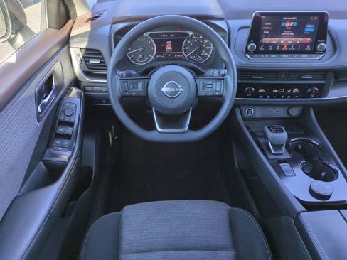 Used 2023 Nissan Rogue SV image 16