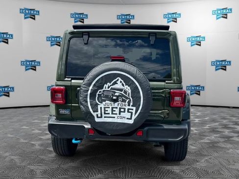 Used 2024 Jeep Wrangler Unlimited Sahara w/ Technology Group AWD/4WD image 4