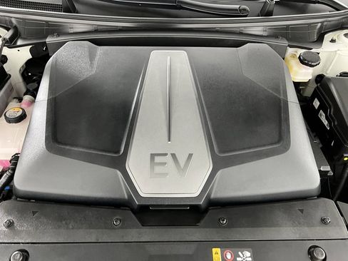 Used 2024 Kia EV6 Light image 35