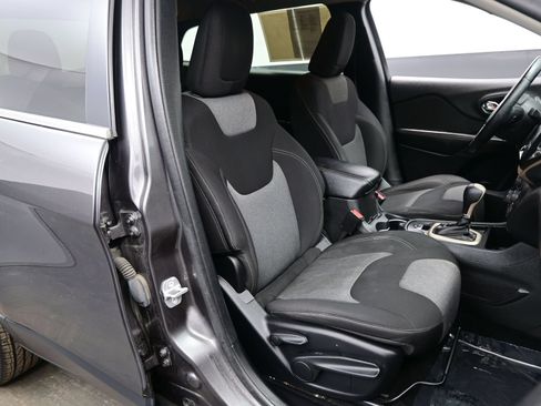 Used 2014 Jeep Cherokee Latitude FWD image 16
