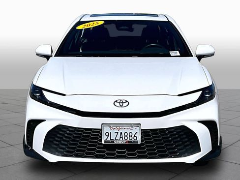 Used 2025 Toyota Camry SE FWD image 3
