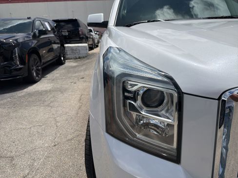 Used 2020 GMC Yukon Denali w/ Denali Premium Package RWD image 4