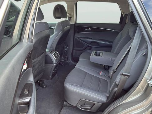 Used 2016 Kia Sorento LX w/ LX Convenience Package image 16