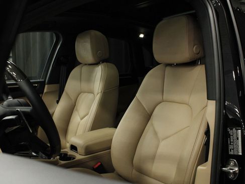 Certified 2026 Porsche Macan AWD/4WD image 18