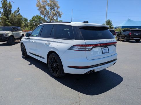 Used 2025 Lincoln Aviator Reserve w/ Luxury Package RWD image 5