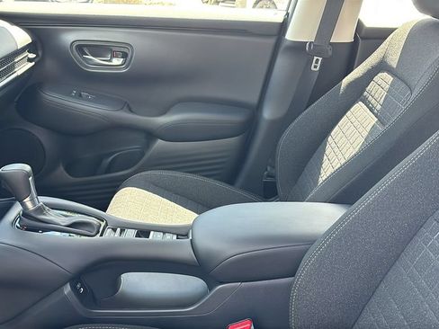 Used 2025 Honda HR-V LX image 23