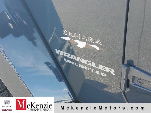 Used 2017 Jeep Wrangler Unlimited Sahara w/ Connectivity Group AWD/4WD image 28