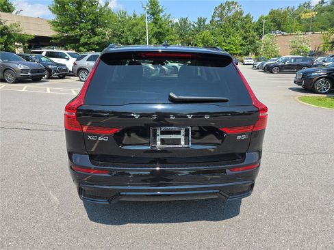 Used 2024 Volvo XC60 B5 Plus AWD/4WD image 4