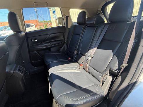 Used 2020 Mitsubishi Outlander FWD image 22