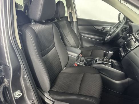 Used 2020 Nissan Rogue SV FWD image 19