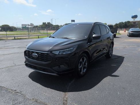 Used 2023 Ford Escape ST-Line w/ Tech Pack #1 FWD image 3