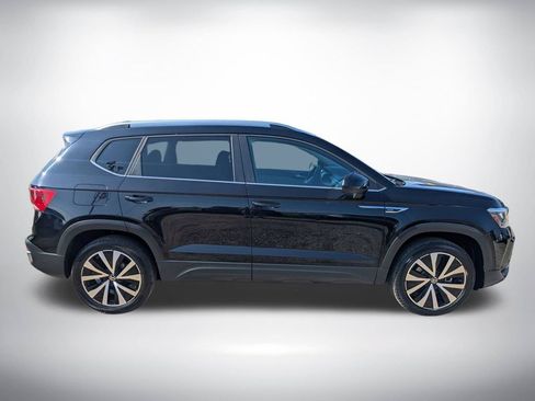 Used 2024 Volkswagen Taos SE FWD image 2