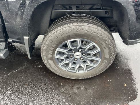 Used 2025 Chevrolet Colorado Z71 image 30