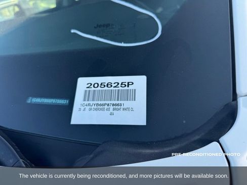 Used 2023 Jeep Grand Cherokee 4WD 4xe w/ Luxury Tech Group II image 19