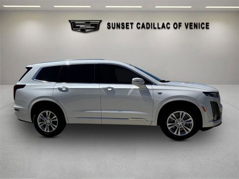 New 2025 Cadillac XT6 Luxury image 2