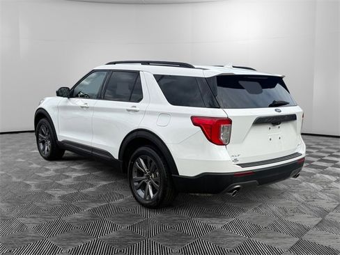 Used 2022 Ford Explorer XLT w/ Equipment Group 202A image 3