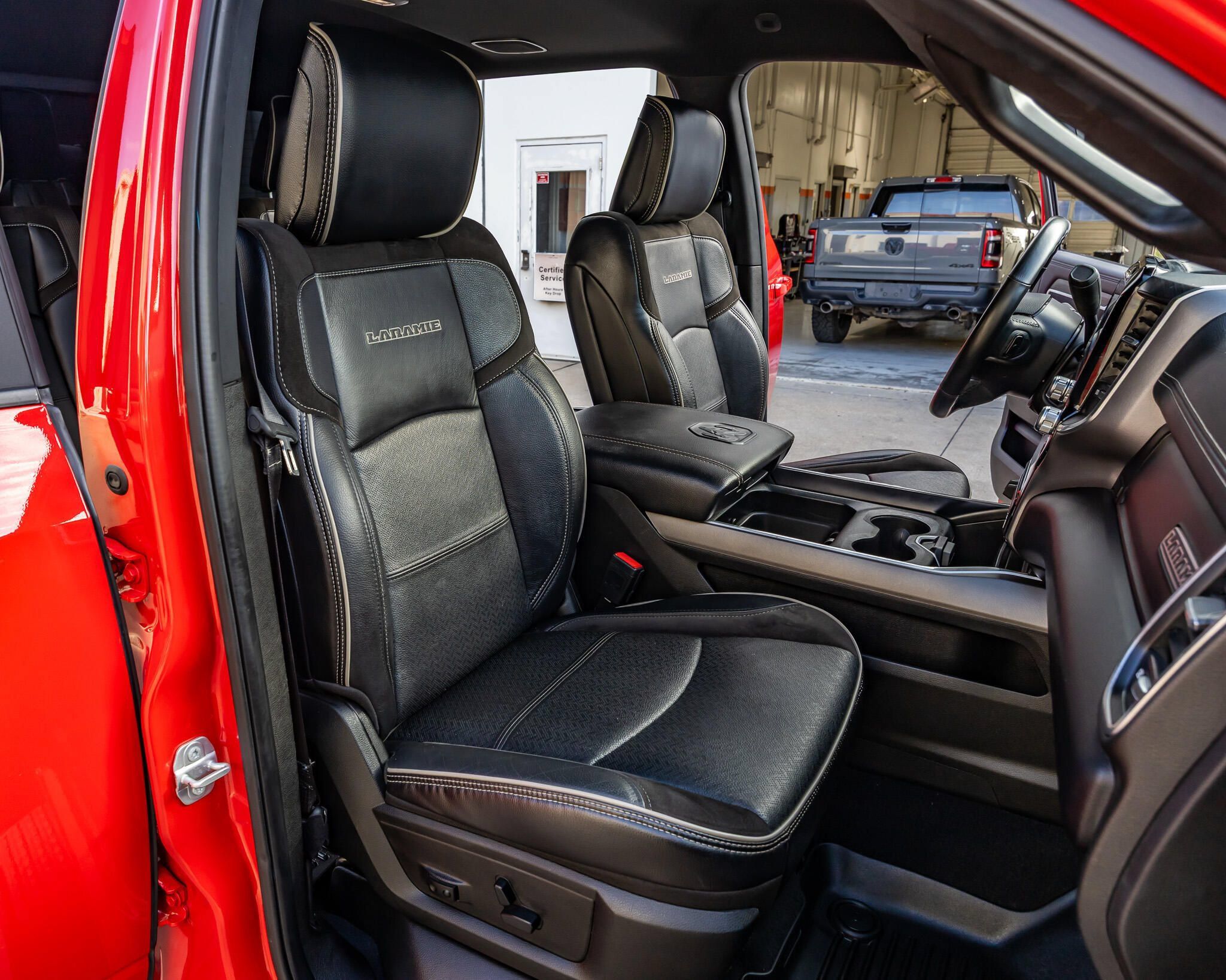 Used 2023 RAM 2500 Laramie AWD/4WD image 32