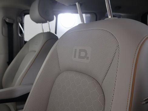 Used 2025 Volkswagen ID. Buzz 1st Edition image 22