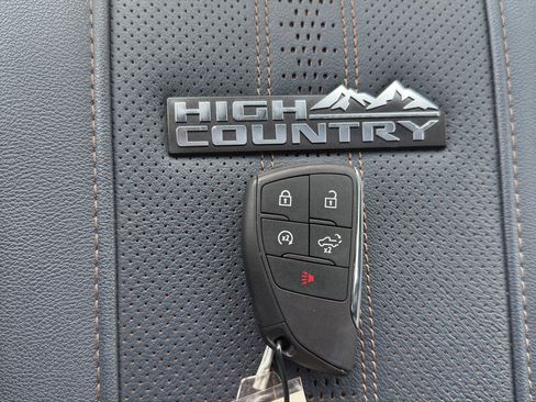 Used 2024 Chevrolet Silverado 2500 High Country w/ Technology Package image 32