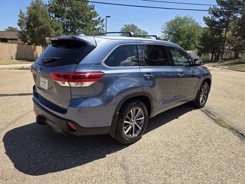 Used 2018 Toyota Highlander XLE AWD/4WD image 8