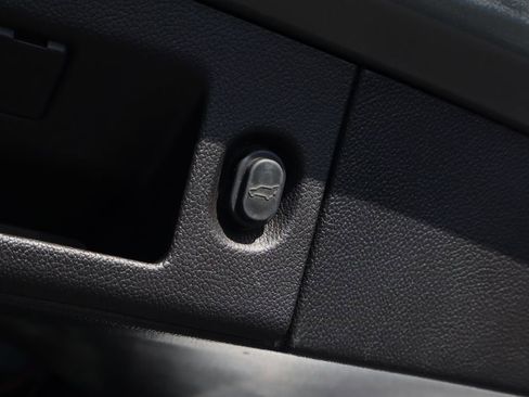 Used 2018 GMC Yukon XL Denali w/ Open Road Package image 30