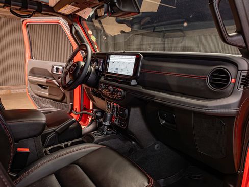 Used 2024 Jeep Wrangler Unlimited Rubicon image 14