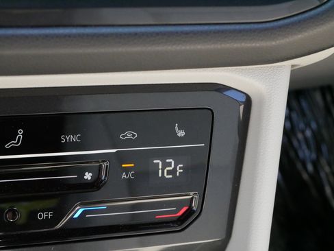 Certified 2024 Volkswagen Tiguan SE R-Line FWD image 28