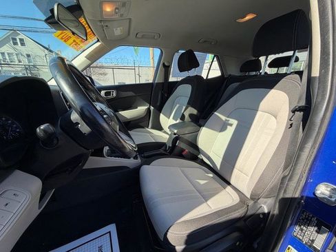 Used 2021 Hyundai Venue SEL image 11