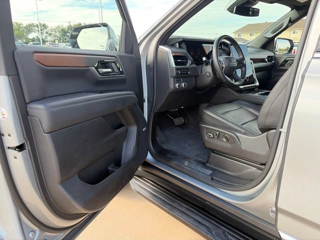 Used 2025 GMC Yukon Denali AWD/4WD image 9