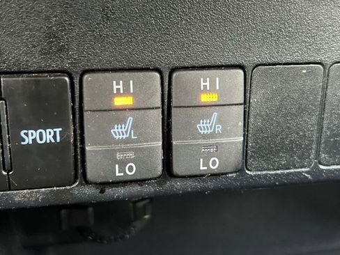 Used 2017 Toyota RAV4 Platinum image 33