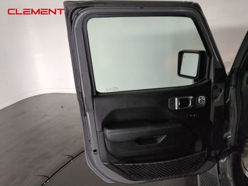 Used 2019 Jeep Wrangler Unlimited Sahara image 24