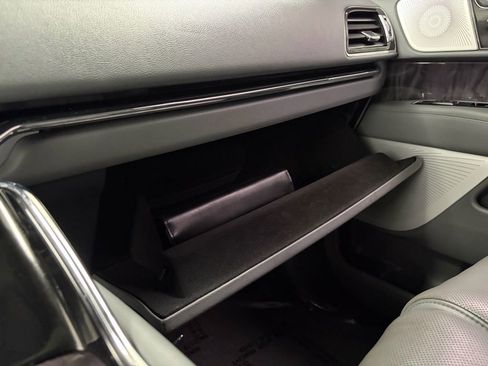 Used 2019 Lincoln Navigator Reserve image 27